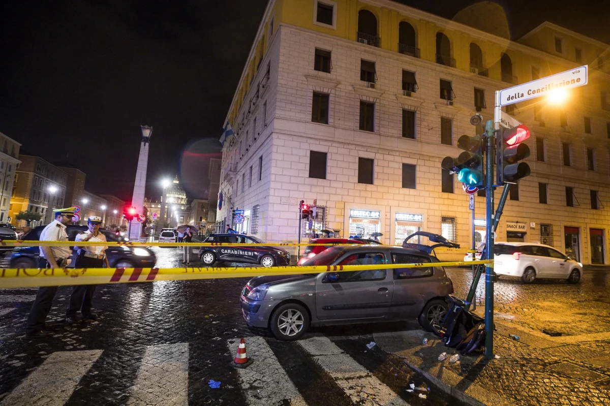 Pięcioosobowa rodzina polskich turystów z trojgiem dzieci została ranna w wypadku w środę koło Bazyliki Świętego Piotra, gdy wpadł na nich samochód. Z pierwszych ustaleń wynika, że kierowca stracił panowanie nad kierownicą na śliskiej po deszczu nawierzchni. Pięć osób zostało rannych.