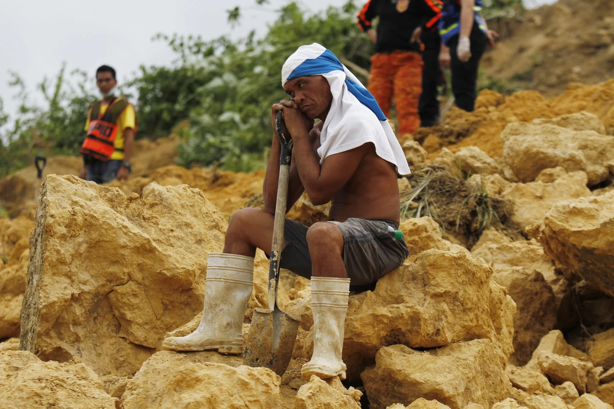 Co najmniej sześć osób zginęło, a 64 uznano za zaginione po osunięciu ziemi, do którego doszło w czwartek nad ranem na słynnej wśród turystów filipińskiej wyspie Cebu. Zniszczonych zostało kilkadziesiąt domów. Tragedia jest wynikiem opadów monsunowych.