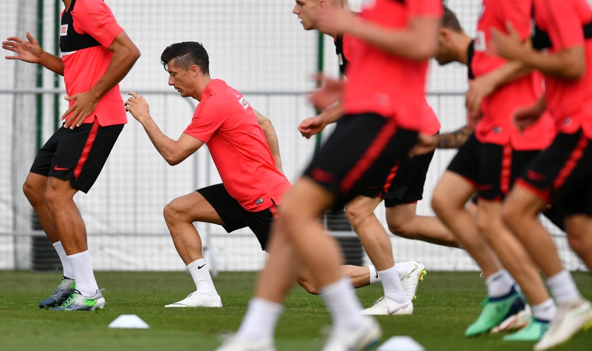 ​Reprezentacja Polski utrzymała 18. miejsce w rankingu Międzynarodowej Federacji Piłki Nożnej (FIFA). Na prowadzeniu są ex aequo mistrz świata Francja oraz brązowy medalista mundialu w Rosji - Belgia.