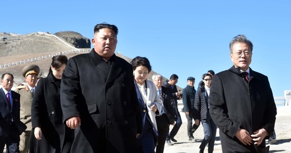 Przywódca Korei Północnej Kim Dzong Un chce wznowienia negocjacji nuklearnych z USA i rychłego kolejnego spotkania z prezydentem Donaldem Trumpem - powiedział w czwartek prezydent Korei Południowej Mun Dze In po powrocie ze szczytu koreańskiego w Pjongjangu.