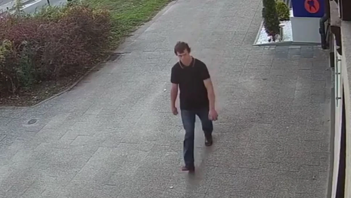 ​Policja poszukuje sprawcy ataku na Nową Synagogę w Gdańsku-Wrzeszczu. Do bożnicy, gdzie trwały przygotowania do modlitwy, wrzucony został przez okno kamień. Policja opublikowała wizerunek mężczyzny, który może mieć związek z atakiem. Policja opublikowała wizerunek mężczyzny, który może mieć związek ze sprawą