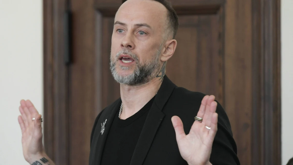 Sąd Apelacyjny uchylił wyrok uniewinniający lidera deathmetalowej grupy Behemoth Adama Darskiego, ps. Nergal, oskarżonego o publicznie znieważenie polskiego godła. Sąd skierował tę sprawę do ponownego rozpatrzenia.