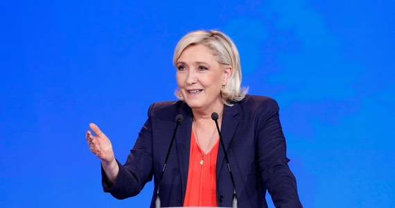 Marine Le Pen, która przewodzi francuskiej skrajnej prawicy, poinformowała w czwartek, że francuski sąd skierował ją na badania psychiatryczne w ramach dochodzenia w sprawie zamieszczenia przez nią na Twitterze brutalnych zdjęć. Zaznaczyła, że nie stawi się na badania.