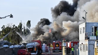 Szczecin: Pożar składowiska odpadów. 30 jednostek w akcji