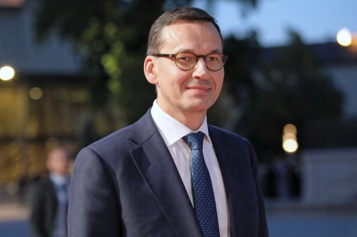 ​Utrzymaliśmy naszą politykę i zdecydowanie nie przyjmujemy żadnych uchodźców; potwierdzenie tego stanowiska to wielki sukces nieformalnego szczytu UE w Salzburgu - podkreślił premier Mateusz Morawiecki. Na konferencji prasowej po powrocie ze szczytu Morawiecki podkreślił, że Polska wciąż angażuje się w pomoc dla uchodźców w krajach ich zamieszkania, jednak nadal sprzeciwia się ich przyjmowaniu.