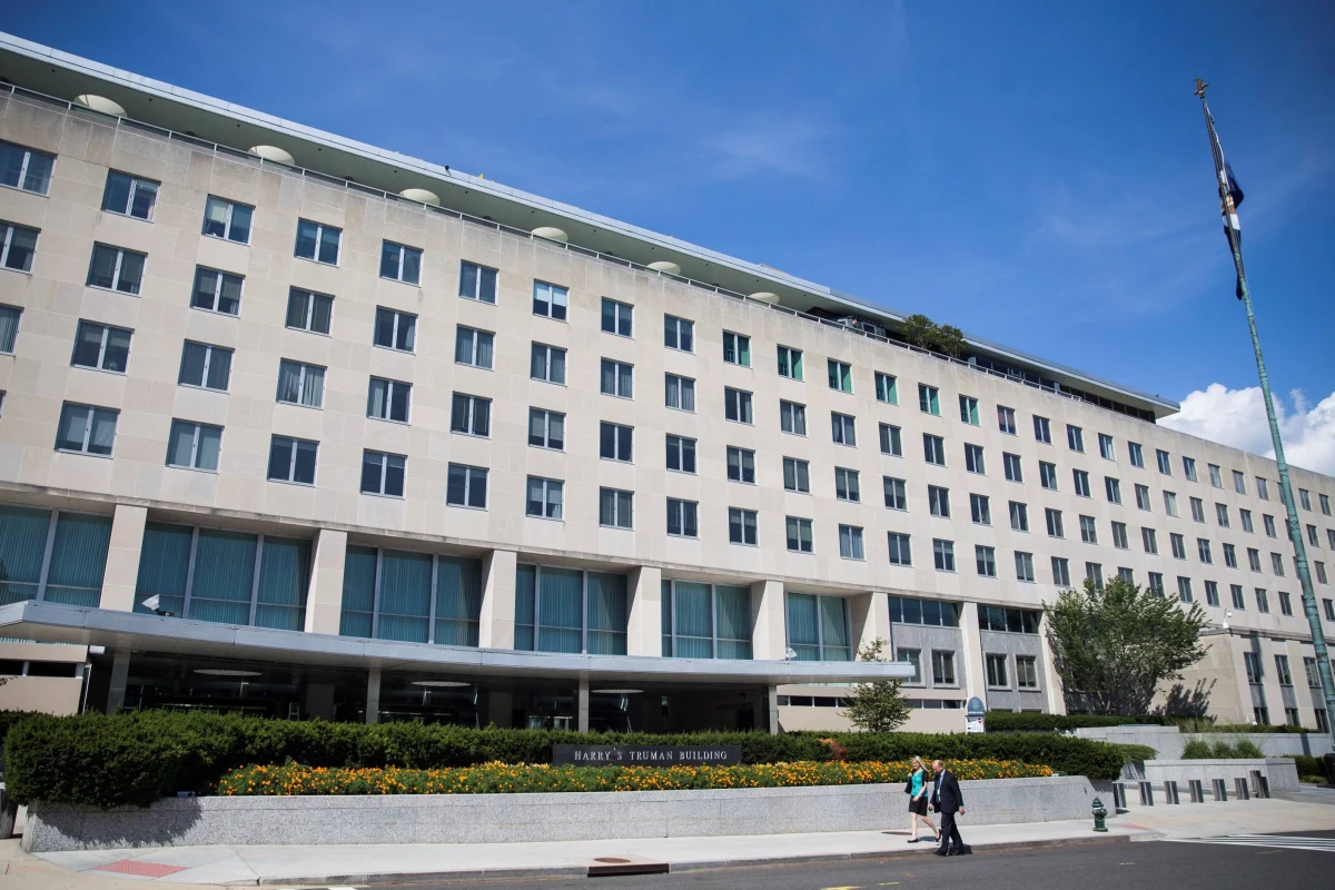 ​USA nakładają w trybie natychmiastowym sankcje na chińską agencję ds. rozwoju technologii militarnych za zakup sprzętu wojskowego od głównego rosyjskiego eksportera broni Rosoboronexportu - poinformowali przedstawiciele Departamentu Stanu USA.