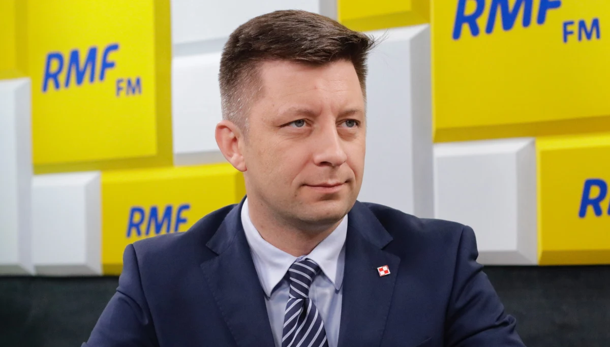 "Wszyscy rozumieją, że taka decyzja, takie ulokowanie w Polsce stałych baz amerykańskich byłoby bardzo dużym wydarzeniem, wpłynęłoby znacząco na bezpieczeństwo całego regionu i oczywiście Polski. Za wcześnie, by mówić o konkretnych miejscach. Jedno jest pewne: my byśmy chcieli, że gdyby taka decyzja zapadła, żeby taka baza była ulokowana gdzieś na flance wschodniej, na północnym-wschodzie, bądź na wschodzie Polski" - mówił w Porannej rozmowie w RMF FM szef Kancelarii Prezesa Rady Ministrów Michał Dworczyk. 