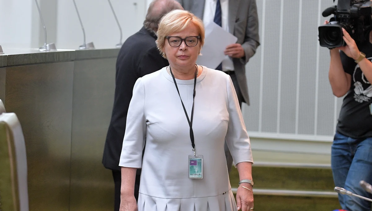 ​"Ja przedstawiłam (premierowi) swoje stanowisko i to stanowisko nie uległo zmianie" - mówiła w oświadczeniu prof. Małgorzata Gersdorf w nawiązaniu do jej czwartkowego spotkania z Mateuszem Morawieckim. Podkreśliła, że chce, by zwolnieni sędziowie powrócili na swoje stanowiska, a ona sama nadal pozostanie I prezes Sądu Najwyższego.