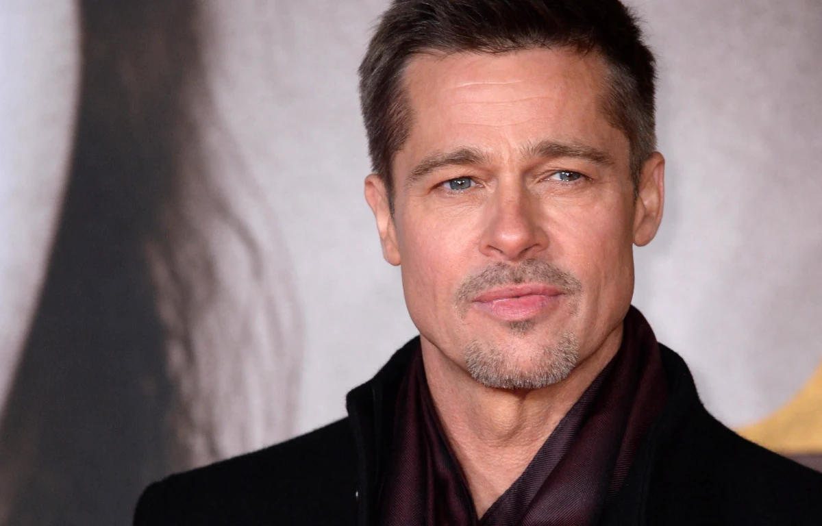 ​Fundacja Brada Pitta (Make It Right) pozywa architekta, który zaprojektował domy dla poszkodowanych przez huragan Katrina. W 2007 roku organizacja zobowiązała się do pomocy mieszkańcom Nowego Orleanu, którzy ucierpieli przez żywioł. Obiecała, że w ciągu dwóch lat zbuduje dla nich 150 domów.



