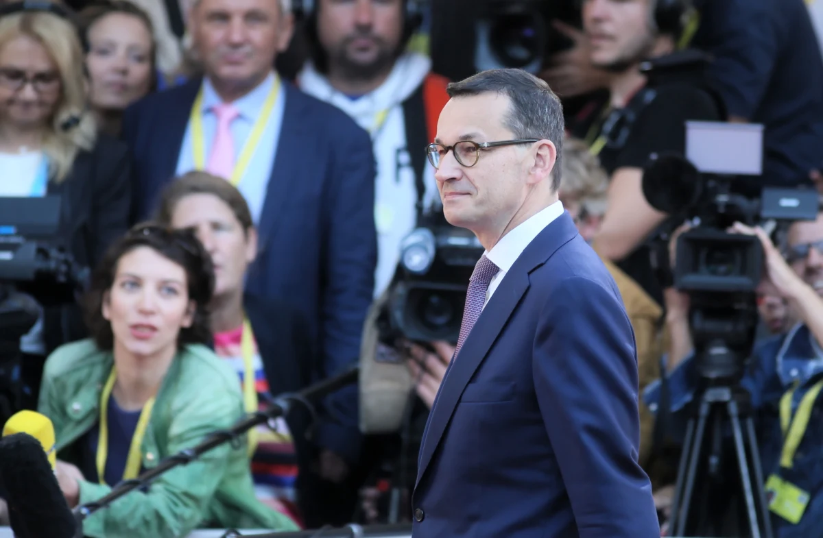 Sąd Okręgowy w Warszawie jednak będzie musiał sprawdzić, czy Mateusz Morawiecki kłamał na temat rządów PO- PSL. Sąd Apelacyjny uwzględnił  odwołanie Platformy Obywatelskiej. Chodzi o słowa premiera: "Nasi poprzednicy mówili, że 'budujmy nie politykę tylko drogi i mosty'. Nie było ani dróg ani mostów". 