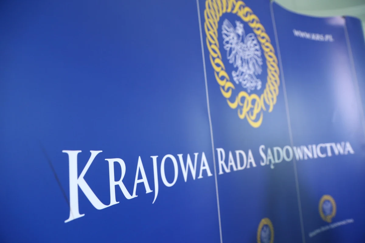 Krajowa Rada Sądownictwa zdecydowała, że nie wystąpi z Europejskiej Sieci Rad Sądownictwa. W tajnym głosowaniu za wystąpieniem z organizacji było 7 sędziów, 9 opowiedziało się przeciw, a 2 wstrzymało się od głosu.
