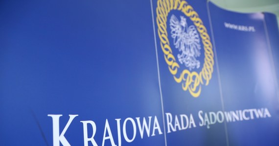 Krajowa Rada Sądownictwa zdecydowała, że nie wystąpi z Europejskiej Sieci Rad Sądownictwa. W tajnym głosowaniu za wystąpieniem z organizacji było 7 sędziów, 9 opowiedziało się przeciw, a 2 wstrzymało się od głosu.
