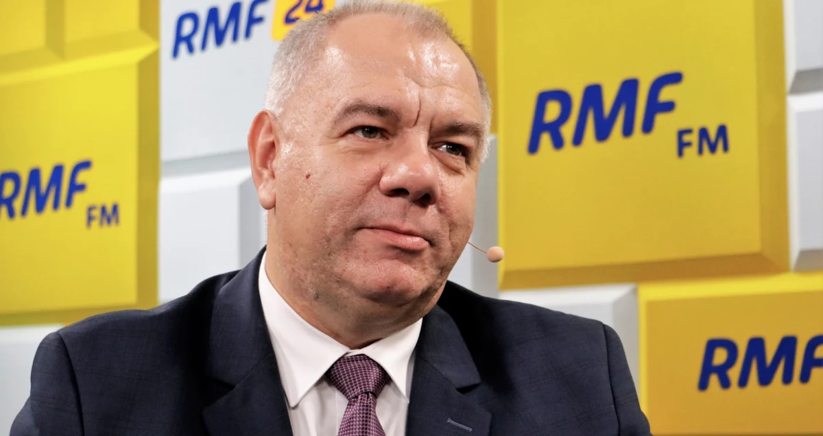 "Jest pewna retoryka wiecowa i jest ona absolutnie prawdziwa" - stwierdził w Popołudniowej rozmowie w RMF FM Jacek Sasin - szef Komitetu Stałego Rady Ministrów, pytany o słowa premiera Mateusza Morawieckiego dotyczące budowy dróg i mostów za czasów koalicji PO-PSL. "Coś tam robili" - ocenił gość Marcina Zaborskiego. "Wydano ok. 5 mld złotych na drogi. Marnie to wypada, jak się na 8 lat podzieli" - dodał.