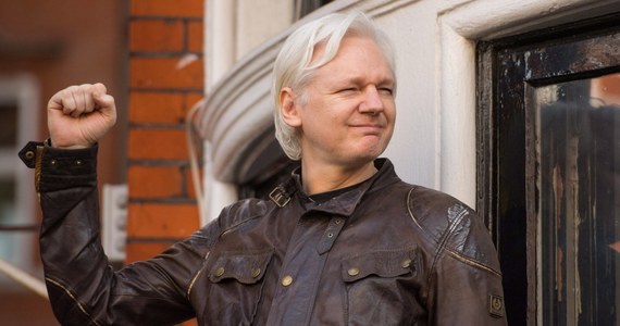 Rosyjscy dyplomaci prowadzili w zeszłym roku w Londynie tajne rozmowy z ludźmi zbliżonymi do założyciela WikiLeaks Juliana Assange'a w sprawie jego ewentualnej ucieczki z Wielkiej Brytanii - informuje na swoim portalu dziennik "The Guardian".