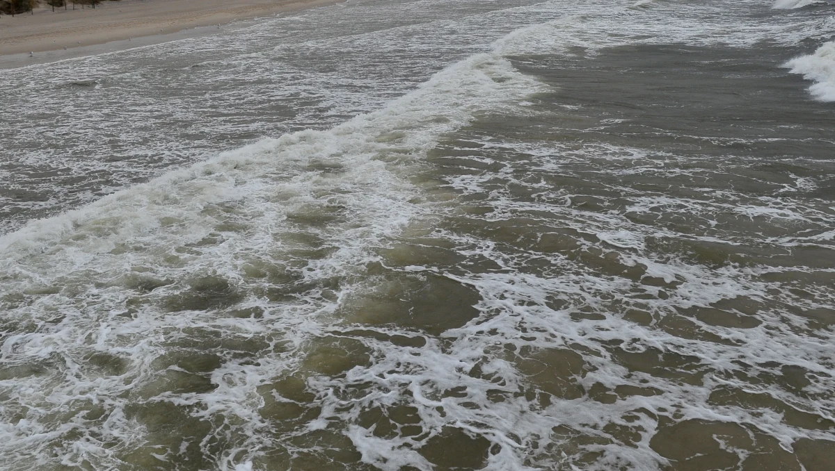 Czworo dzieci zostało uratowanych, po tym jak dwa jachty typu Optymist, wywróciły się na Bałtyku w Ustce. Do zdarzenia doszło w piątek wieczorem, gdy na Pomorze dotarło załamanie pogody.