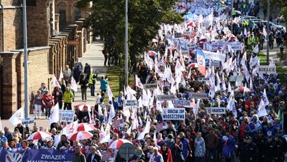 Tysiące pracowników budżetówki na ulicach Warszawy. "Nie chcemy być niewolnikami w centrum Europy"