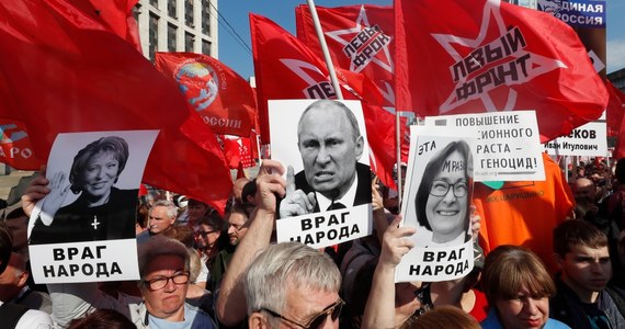 ​W Rosji odbyły się protesty przeciw podniesieniu wieku emerytalnego, zwołane przez Komunistyczną Partię Federacji Rosyjskiej. Lider KPRF Giennadij Ziuganow na wiecu w Moskwie zarzucił władzom kłamstwa w związku z przebiegiem wyborów regionalnych.