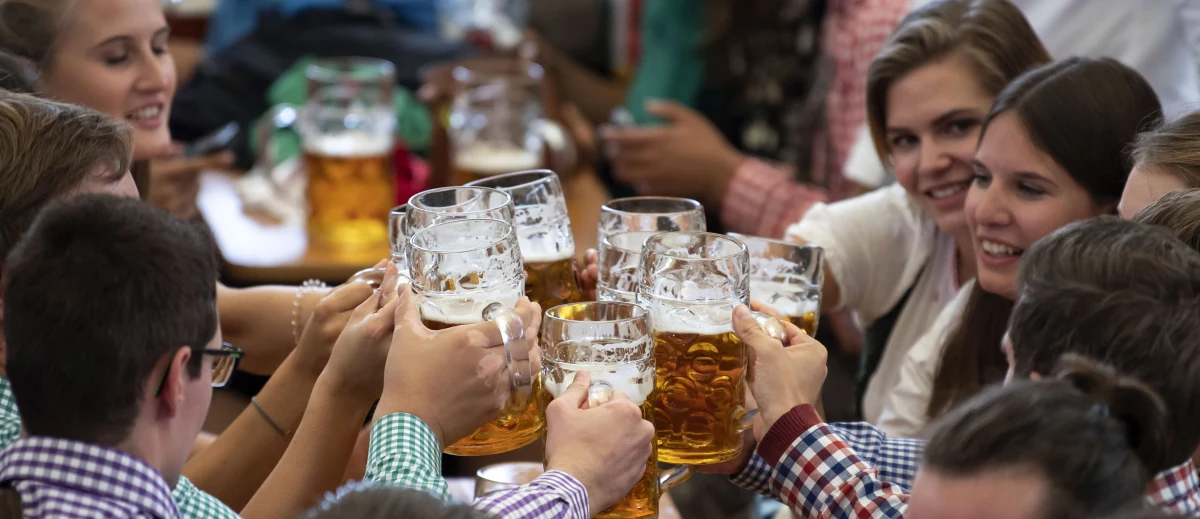 Święto piwa - Oktoberfest - uroczyście rozpoczęto w sobotę na błoniach Theresienwiese w Monachium. Przez najbliższe 16 dni w mieście będzie panował "stan wyjątkowy". To już 185. Oktoberfest - największy festiwal piwny na świecie.