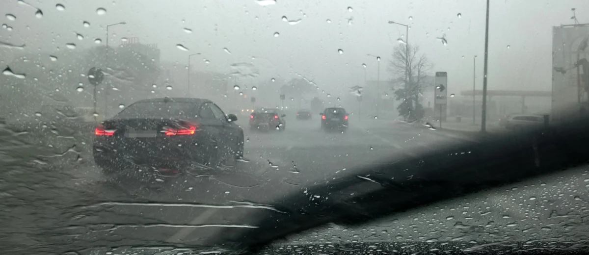 Instytut Meteorologii i Gospodarki Wodnej wydał prognozy ostrzeżeń przed intensywnymi opadami deszczu i silnym wiatrem na kolejne dwa dni. W strefie zagrożenia znalazła się prawie cała Polska.