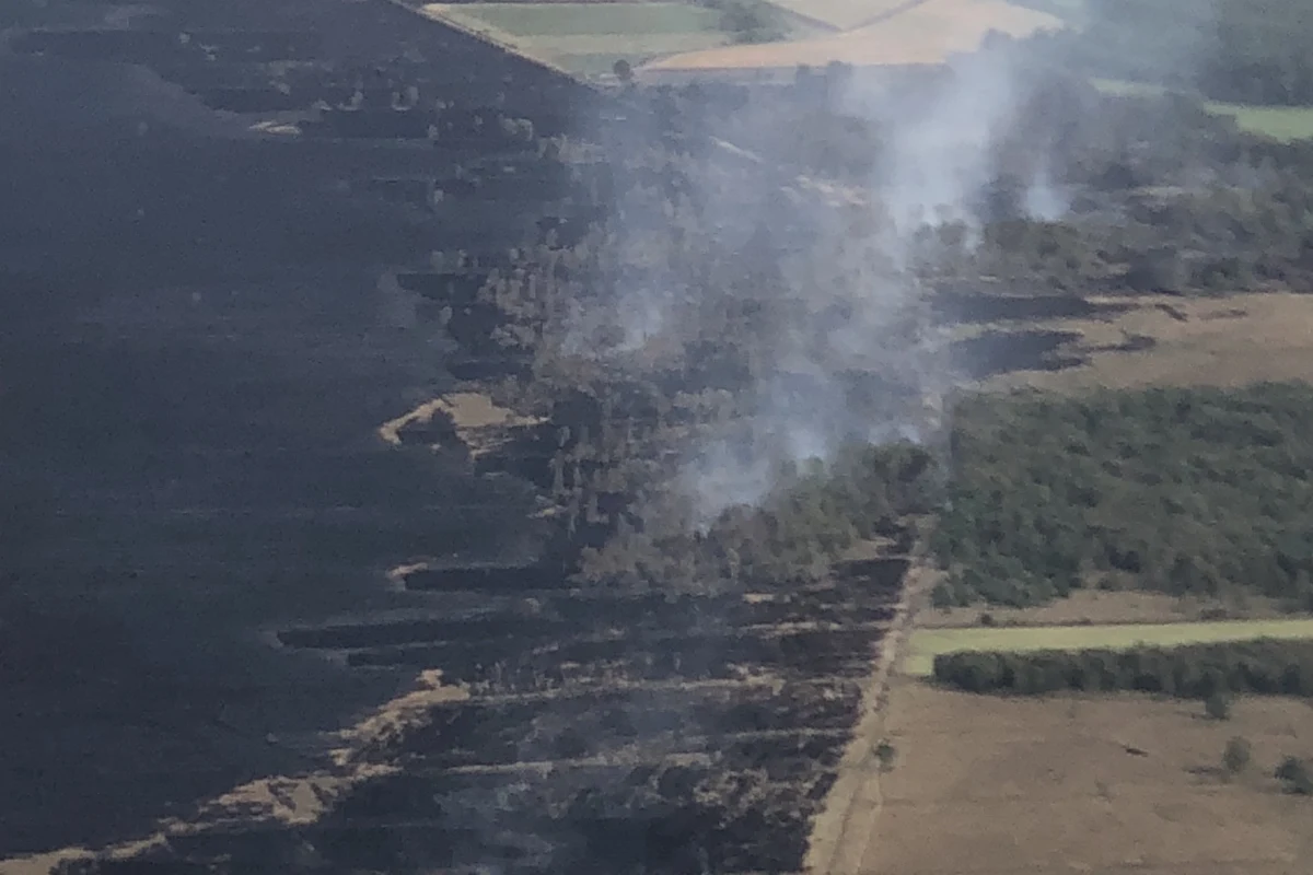 Od kilkunastu dni płonie torfowisko na poligonie Bundeswehry w powiecie Emsland w Dolnej Saksonii. Pożarem ogarnięty jest już obszar o powierzchni 800 ha. W sobotę minister obrony Niemiec Ursula von der Leyen przepraszała, przyznając, że wojsko popełniło błędy.