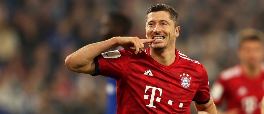 Robert Lewandowski zdobył gola, a Bayern Monachium pokonał na wyjeździe Schalke 04 Gelsenkirchen 2:0 w meczu 4. kolejki niemieckiej ekstraklasy piłkarskiej i z kompletem 12 punktów prowadzi w tabeli.