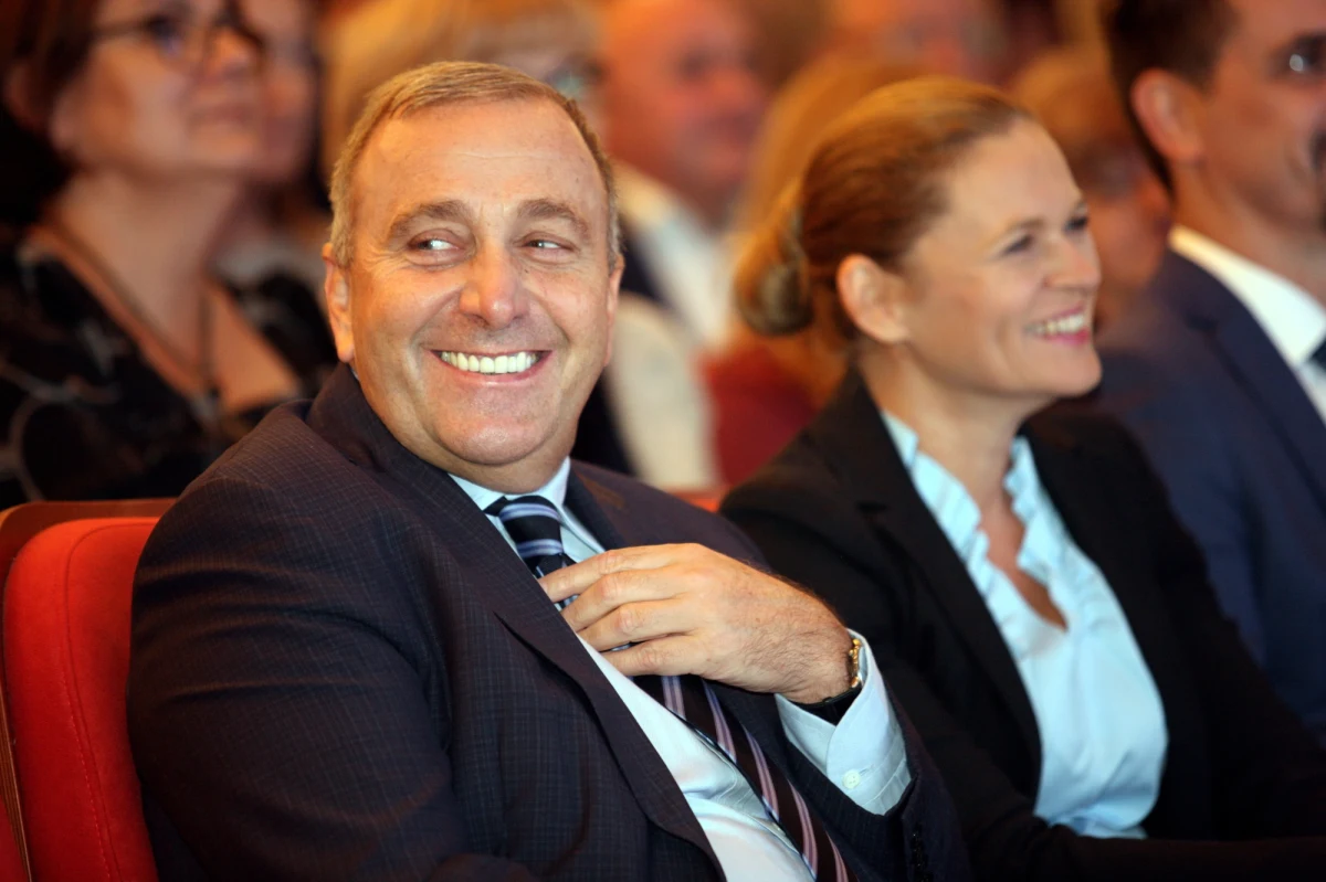 Polska musi być podmiotowa w Unii Europejskiej, musi wrócić na należne miejsce w Europie - mówił podczas konwencji wyborczej Koalicji Obywatelskiej w Gorzowie Wielkopolskim, szef Platformy Obywatelskiej Grzegorz Schetyna. Zaznaczył, że musi to nastąpić "kiedy wygramy wybory, kiedy będziemy gotowi do tego, żeby odbudować te starty, do których doprowadza dzisiaj polityka Kaczyńskiego i Morawieckiego".