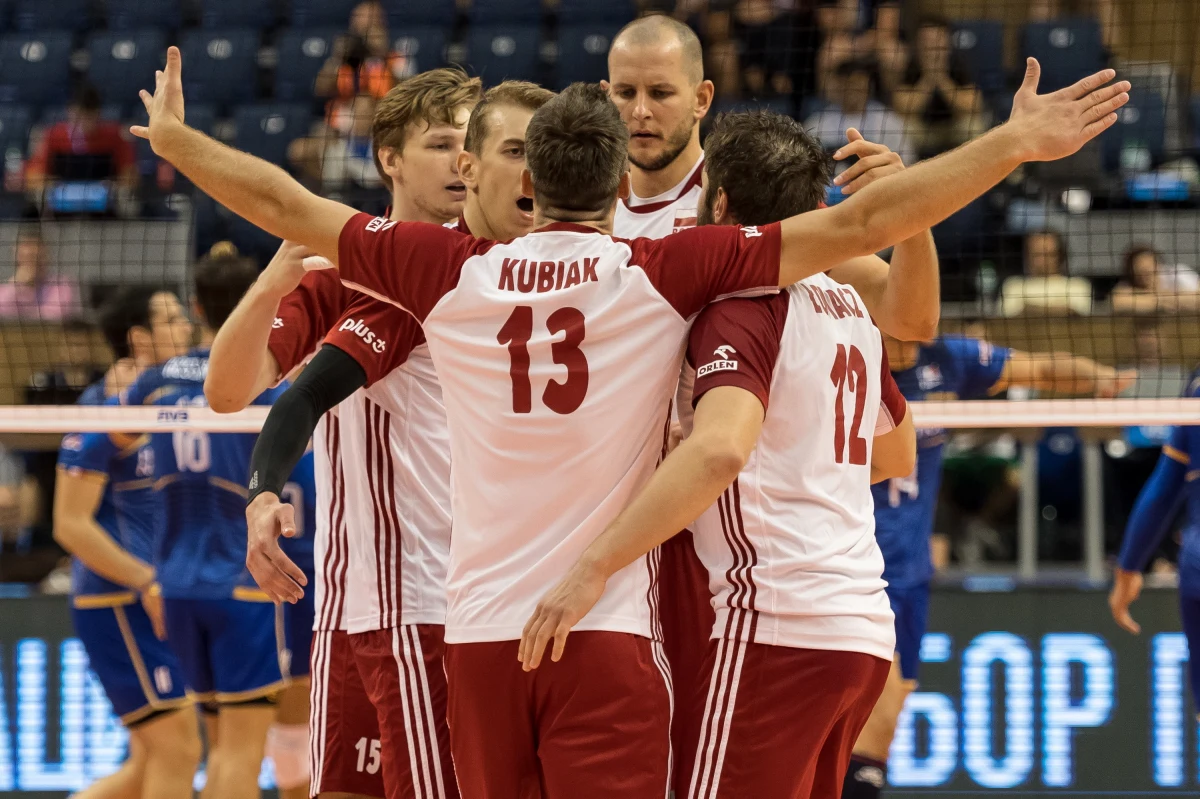 Dziewięciu polskich siatkarzy brało udział w przedpołudniowym treningu przed wieczornym meczem mistrzostw świata z Serbami, w którym biało-czerwoni będą walczyć o awans do "szóstki". Tylko w pierwszej części zajęć - rozciąganiu - brał udział Michał Kubiak.