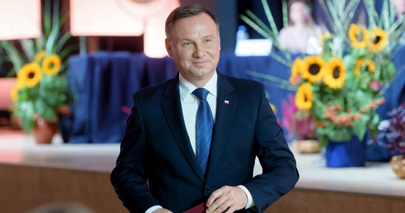 ​Prezydent Andrzej Duda z małżonką Agatą Kornhauser-Dudą w niedzielę wieczorem lokalnego czasu przylecieli do Nowego Jorku. Podczas trzydniowej wizyty w USA prezydent m.in. będzie uczestniczył w debacie generalnej 73. sesji Zgromadzenia ONZ oraz w posiedzeniu RB ONZ. W poniedziałek w Nowym Jorku Andrzej Duda weźmie udział w otwarciu Zagranicznego Biura Handlowego Polskiej Agencji Inwestycji i Handlu oraz spotka się ze środowiskami gospodarczymi. Planowane jest tam wystąpienie prezydenta.