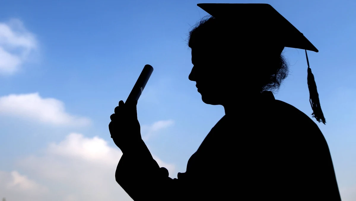 Polski student ma do dyspozycji średnio 2 tys. zł miesięcznie. Tak wynika z najnowszego raportu Związku Banków Polskich. Na ten budżet składają się zarobki studenta, pieniądze od rodziców i stypendia. Tuż przed startem roku akademickiego sprawdzamy, jak wygląda portfel i koszty życia naszych żaków.