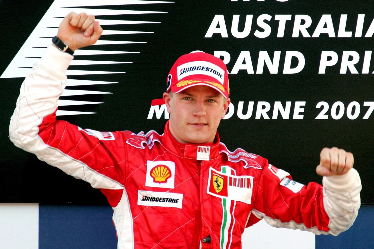 ​Fiński kierowca formuły 1, mistrz świata z 2007 roku, Kimi Raikkonen wydał w sierpniu autobiografię, która w pięć tygodni osiągnęła 100 tysięcy sprzedanych egzemplarzy i znajduje się na pierwszym miejscu bestsellerów typu non-fiction w Finlandii.