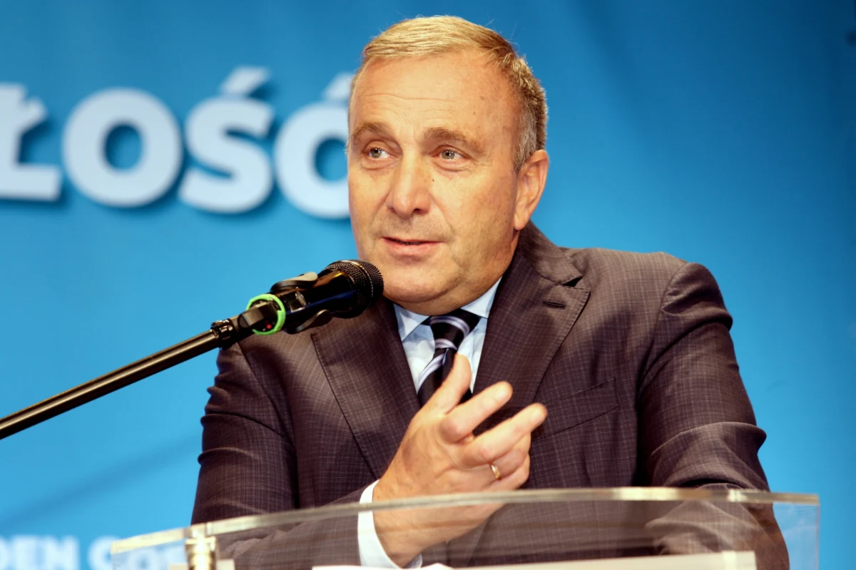 Szef PO Grzegorz Schetyna spotka się w poniedziałek w Berlinie z kanclerz Niemiec Angelą Merkel - powiedział szef klubu PO Sławomir Neumann. Schetyna informował na Twitterze, że z kanclerz Niemiec będzie rozmawiał na temat miejsca Polski w Europie i przyszłości UE. Szef klubu PO powiedział w poniedziałek rano, że Schetyna spotka się z Merkel w Berlinie około południa. Według Neumanna celem spotkania jest pokazanie, że Polska chce być ważną częścią i ważnym graczem w UE i "nie chce być na marginesie tak, jak proponuje obecna władza".