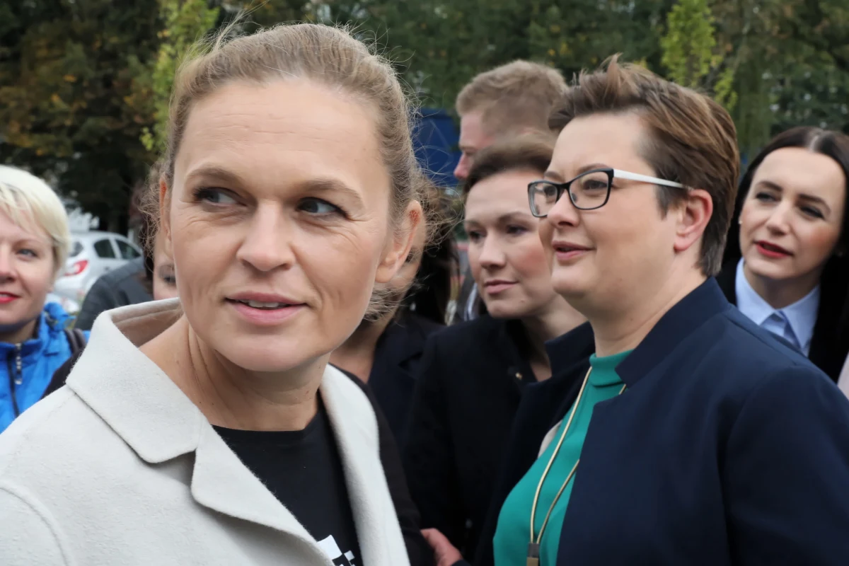 ​Jako liderki Koalicji Obywatelskiej chcemy zmobilizować kobiety do pójścia na wybory samorządowe; sto lat temu Polki uzyskały prawa wyborcze i nadszedł czas, by tych praw wyborczych użyć - mówiły liderki Nowoczesnej i Inicjatywy Polskiej Katarzyna Lubnauer i Barbara Nowacka.