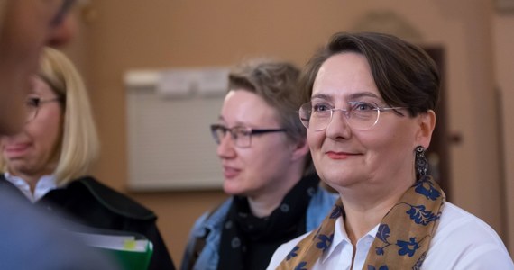 Poznański sąd okręgowy dziś podczas postępowania odwoławczego uniewinnił żonę prezydenta Poznania Joannę Jaśkowiak skazaną za użycie słów "jestem wk...iona". Wcześniej sąd rejonowy ukarał ją grzywną w wysokości 1000 złotych.