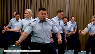 Taniec nowozelandzkich rugbystów na... ślubowaniu policjantów