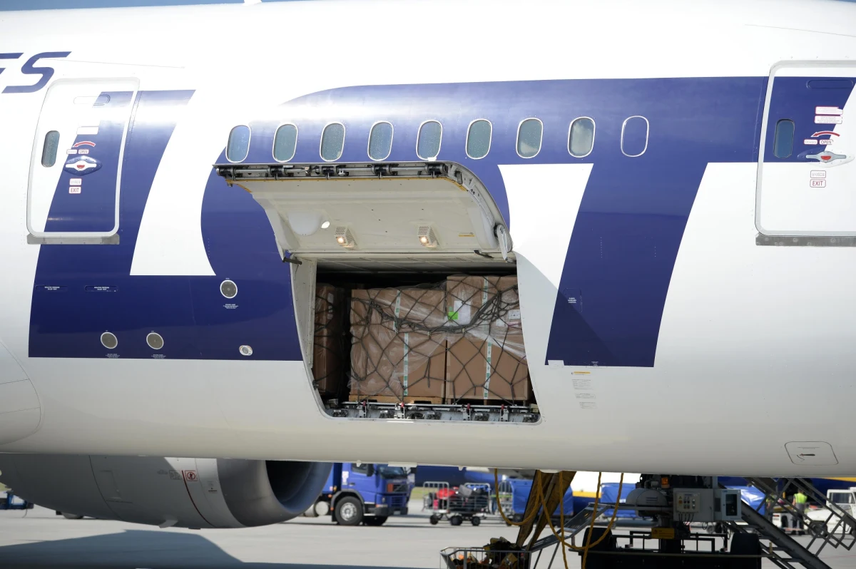 Rozmowy ostatniej szansy w Polskich Liniach Lotniczych LOT nie przyniosły porozumienia. Jutro związkowcy będą decydować o tym, czy zorganizują wielki strajk.