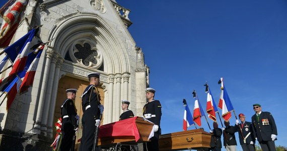 ​Rozpoczęło się uroczyste sprowadzanie do Polski szczątków wiceadmirała Józefa Unruga, dowódcy obrony wybrzeża z 1939 roku. Z francuskiej miejscowości Montresor, gdzie znajdował się jego grób, prochy przewożone są do portu w Breście w Bretanii, skąd przetransportowane zostaną drogą morską do ojczyzny.