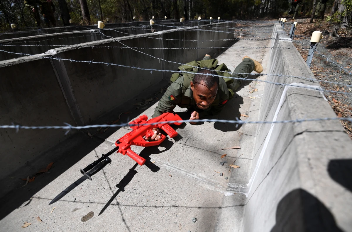 Władze indonezyjskie przedłużyły o 40 dni areszt dla 39-letniego Polaka Jakuba S., oskarżonego o związki z papuaskimi separatystami. Mężczyzna miał obiecywać dostarczenie broni. Polak odpiera zarzuty. Jak informuje agencja Associated Press Jakub S. oskarżony jest o udział w spisku będącym zagrożeniem dla państwa. Grozi za to do 20 lat więzienia. 