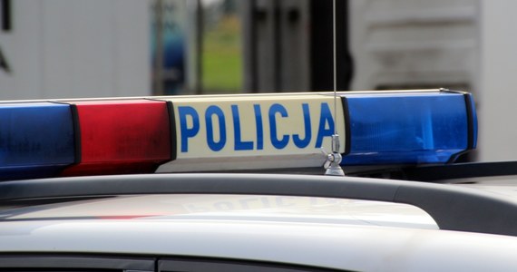 29-letni sprawca rozboju na stacji benzynowej pod Wieluniem został zatrzymany. Policja schwytała napastnika w lesie w miejscowości Bobrowniki w Łódzkiem.