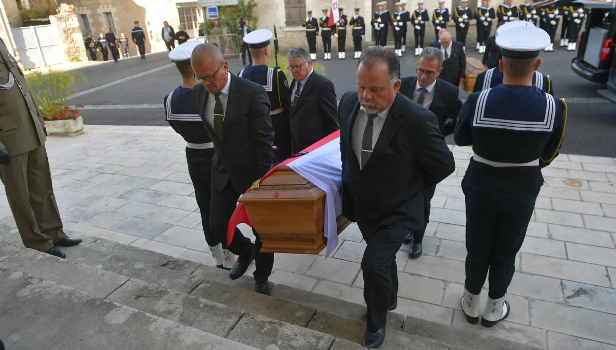 Sprowadzenie do Polski prochów admirała Józefa Unruga wieńczy dwuletnie starania. Było to możliwe także dzięki spełnieniu jego woli i rehabilitacji podwładnych admirała straconych po procesie komandorów - powiedział PAP zastępca szefa BBN Dariusz Gwizdała.