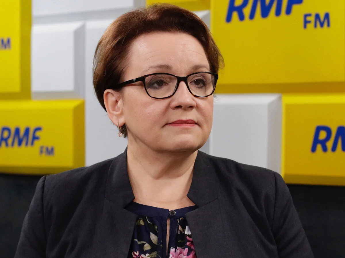 "Będziemy rozmawiać i dyskutować" - mówi szefowa MEN Anna Zalewska pytana o żądania związków zawodowych m.in. nauczycieli, którzy domagają się jej odejścia. "W szkołach nie ma chaosu. Jesteśmy razem z nauczycielami, samorządowcami i dyrektorami" -  podkreśla Poranny gość RMF FM. Jak dodaje: wszystkie obawy wobec reformy edukacji były niepotrzebne. Zdaniem minister, "w Warszawie powstało 37 nowych szkół, choć wcześniej Hanna Gronkiewicz-Waltz zlikwidowała 22 szkoły". 