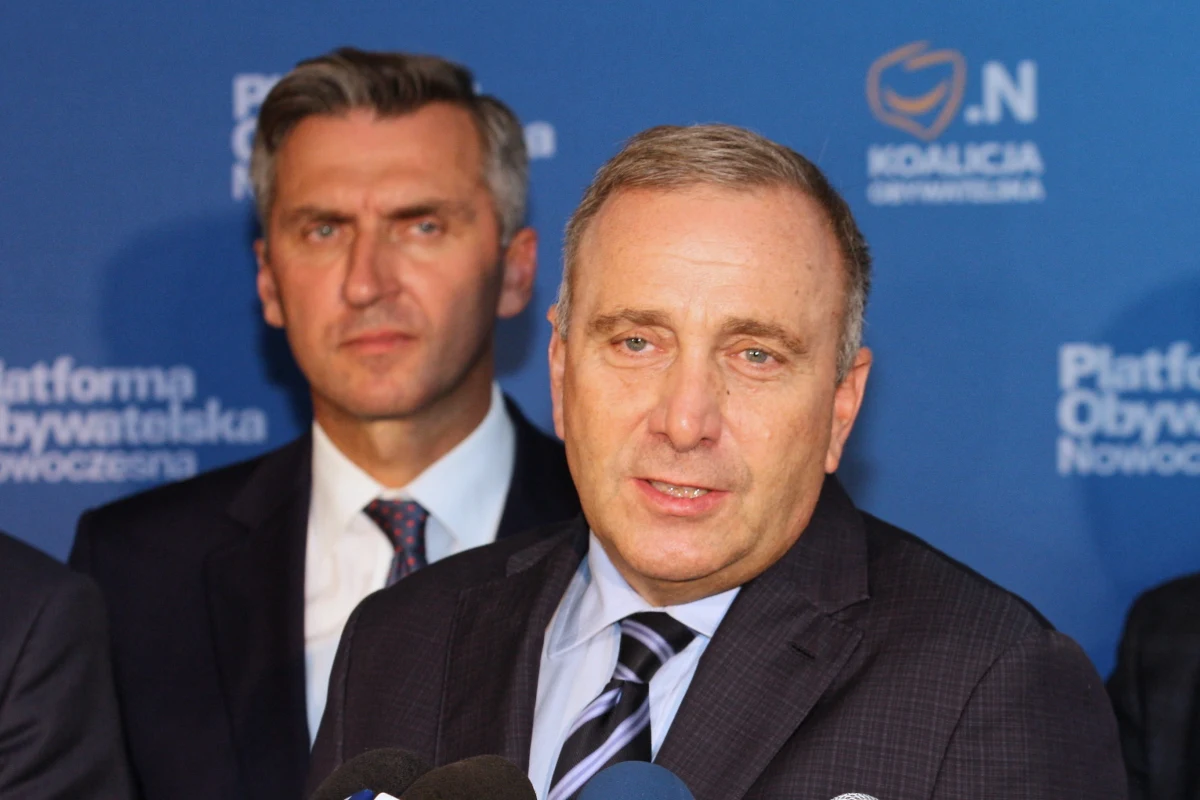 ​Uważam, że takie spotkania są potrzebne i pokazują, że Polska i polska polityka jest ważna dla europejskich polityków  - powiedział na konferencji prasowej szef PO Grzegorz Schetyna po spotkaniu z kanclerz Angelą Merkel.