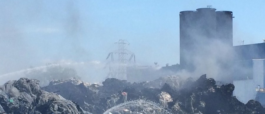 ​Są zarzuty w sprawie związanej z pożarem składowiska odpadów w Zgierzu w Łódzkiem. Postawiono je szefowi spółki, która organizowała transport odpadów w to miejsce. Zdaniem śledczych, zwożono je tam wbrew przepisom.