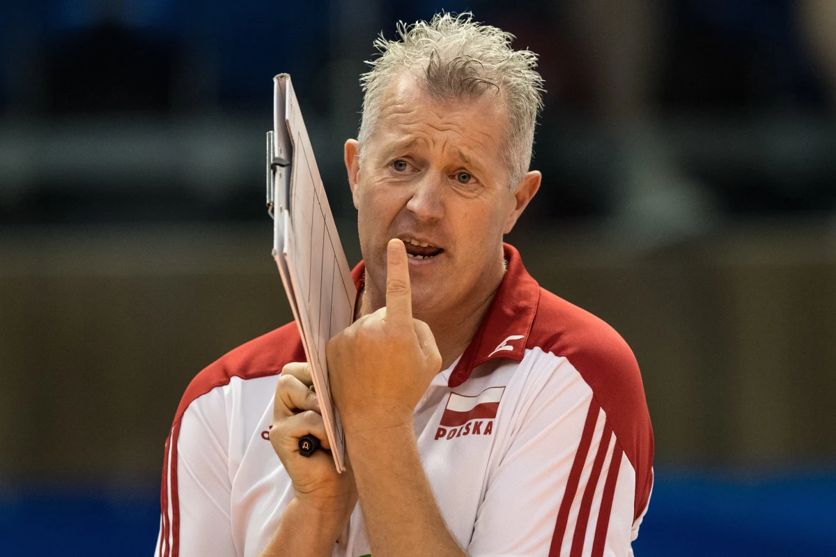 Brązowy medal MŚ w ciemno? To nie jest oferta dla Vitala Heynena. "Znacie mnie, uwielbiam ryzyko. (…) Jestem bardzo ciekawy i chcę sprawdzić, w jakim miejscu jesteśmy, jak dobrze przepracowałem z zespołem ten rok" - powiedział dziennikarzom szkoleniowiec polskich siatkarzy. Biało-czerwoni szykują się właśnie do walki o półfinał mundialu.