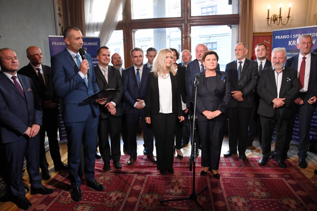 Kandydatka Zjednoczonej Prawicy na prezydenta Krakowa Małgorzata Wassermann zapowiedziała, że jeśli wygra wybory, "Kraków odwróci się do Wisły". Zapowiedziała m.in. budowę publicznych basenów, plaż i mariny oraz stałej wystawy budownictwa energooszczędnego. Problem z ogólnodostępnymi plażami w Krakowie istnieje od lat.