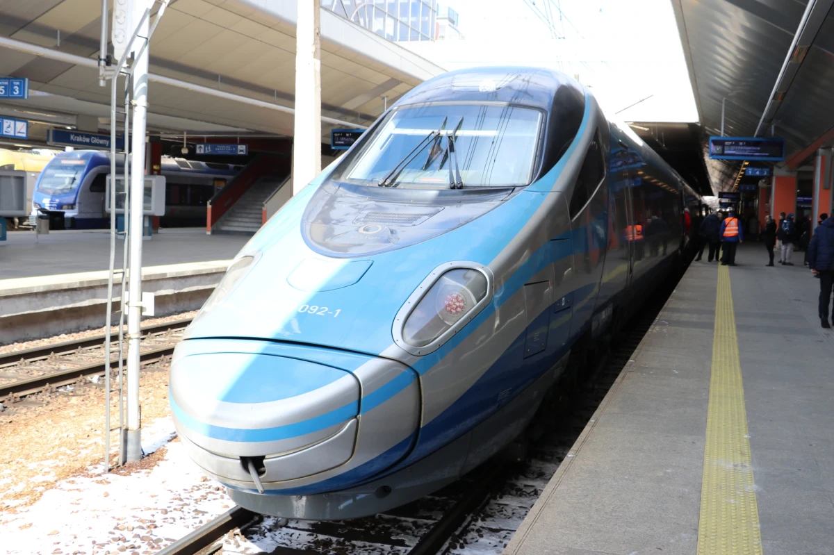 ​Województwa dolnośląskie oraz zachodniopomorskie nie złożyły deklaracji przystąpienia do kolejowego Wspólnego Biletu - poinformował wiceminister infrastruktury Andrzej Bittel. Dodał, że we wtorek skierowano pismo do marszałków tych województw z przypomnieniem o deklaracji.