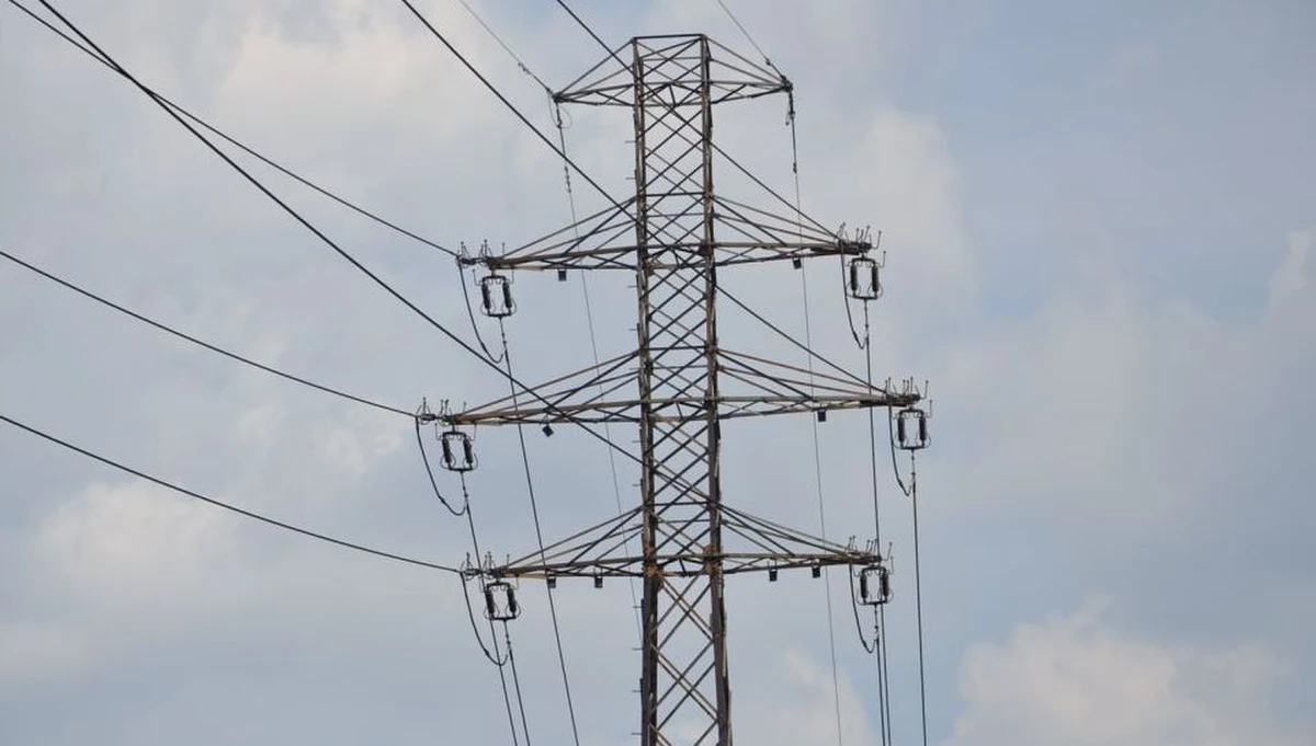 Lokalne władze w szoku przeglądają oferty sprzedawców prądu, unieważniają przetargi i biją na alarm. Droższy prąd oznacza droższą kolej, szkoły i szpitale - czytamy w środowym "Pulsie Biznesu".