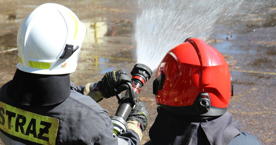 ​Pożar hali magazynowej w Prudniku na Opolszczyźnie. Na miejsce skierowano 18 wozów strażackich. W akcji bierze udział 70 strażaków.