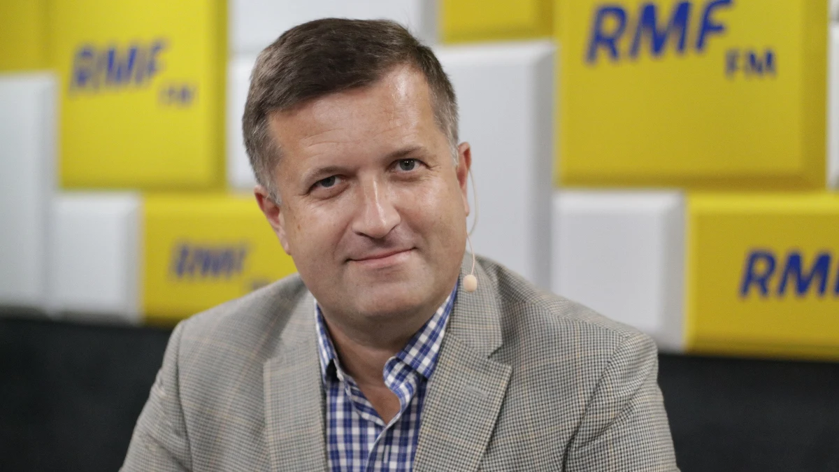 "Pół roku temu prezydent Trump nakazał Pentagonowi przeprowadzenie defilady w Waszyngtonie. Pentagon oświadczył, że będzie to kosztowało 100 milionów dolarów, więc po takiej ocenie prezydent wycofał się z tego. W tym przypadku - obecnej stałej bazy - Kongres zlecił Pentagonowi do końca marca przyszłego roku taką analizę, przeprowadzenie analizy zasadności budowy takiej bazy. Wszystko, co mówimy wcześniej jest, uważam, znacząco przedwczesne" - stwierdził w Popołudniowej rozmowie w RMF FM generał Jarosław Stróżyk pytany o możliwość powstania Fort Trump w Polsce i o to, czy to prezydent Donald Trump musi przekonywać wojsko do swoich pomysłów, czy odwrotnie. 