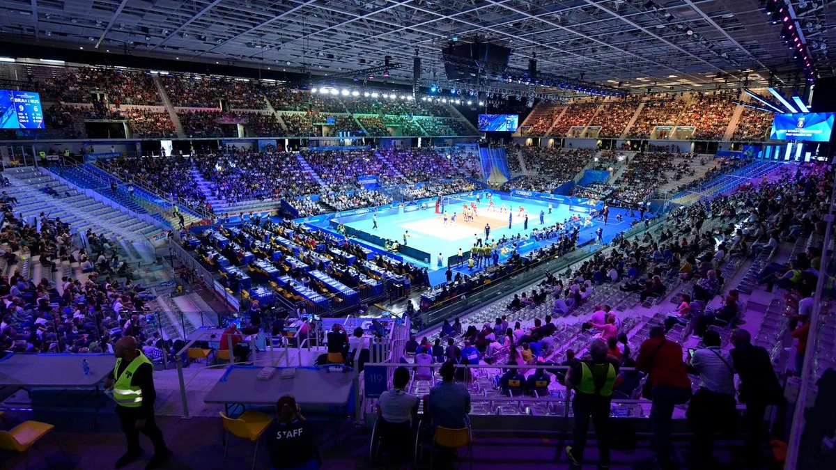 Brazylijscy siatkarze pokonali w Turynie Rosjan 3:2 (20:25, 21:25, 25:22, 25:23, 15:12) w pierwszym meczu grupy I w trzeciej rundzie mistrzostw świata. Wieczorem rozpocznie się rywalizacja w grupie J, w której są broniący tytułu Polacy - Włosi zmierzą się z Serbami.