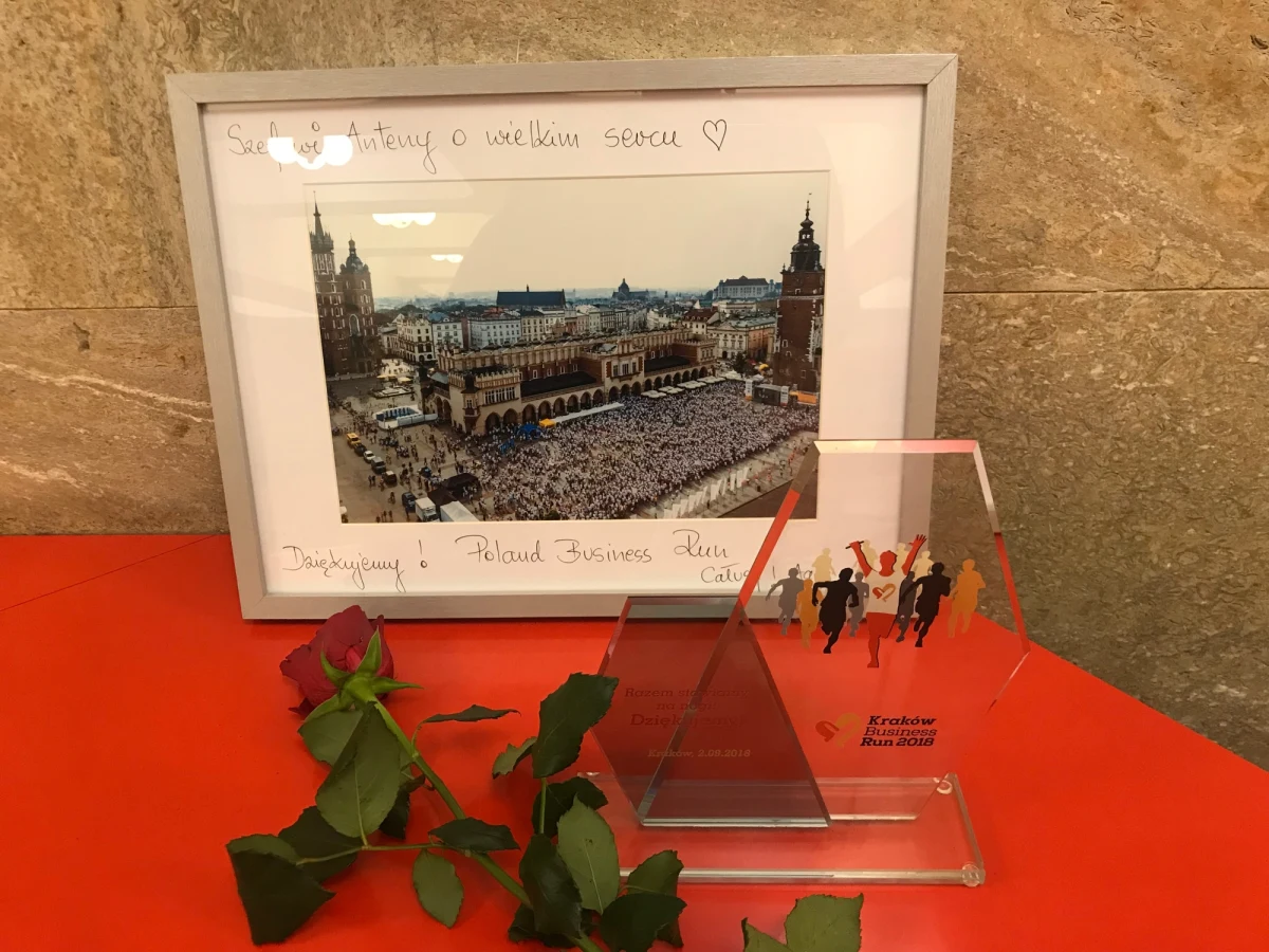 To była już siódma edycja biegu Poland Business Run. Dzięki biegaczom, współorganizatorom, sponsorom, partnerom, wolontariuszom i kibicom udało się ustanowić kolejne rekordy. W całej Polsce pobiegło z 22 475 zawodników z 1542 firm, dzięki czemu udało się zebrać 1 773 574,44 zł na pomoc osobom z niepełnosprawnościami narządu ruchu. 